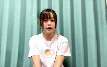 让 黄色小说 Hot Seductive Babe Finds Pleasure in Intense Masturbating