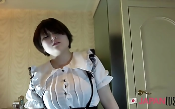 免费 Sizzling Japanese Temptress Provides Mind-Bending Oral Pleasure